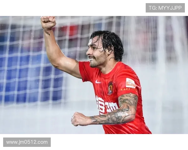 广州足球队进攻革新之路解析：战术创新与球员配合的完美结合